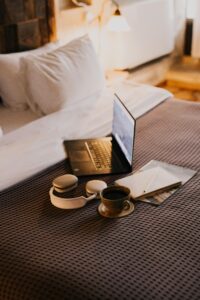 CONTACT LUXSTAY